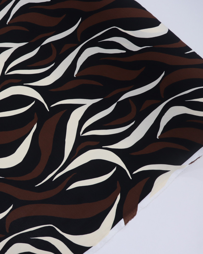 Tecido Crepe Koshibo Ondas Abstratas Creme, Marrom e Preto
