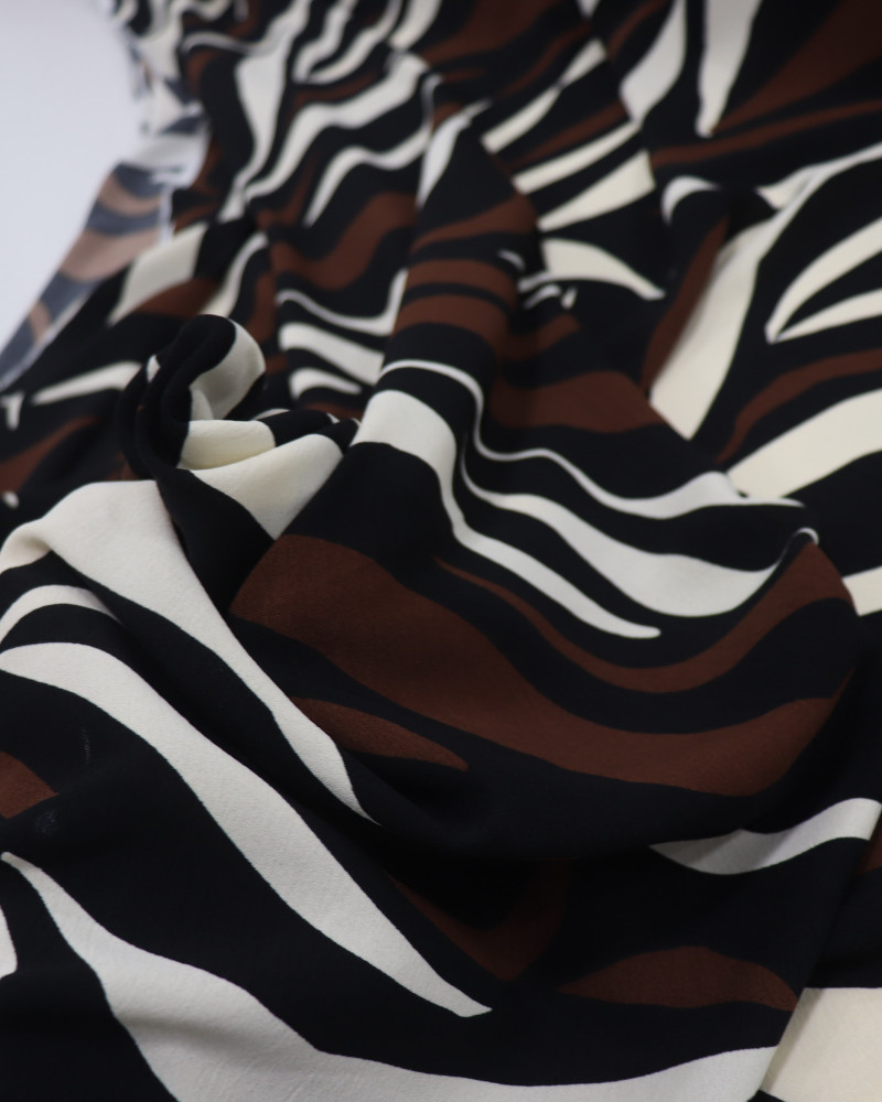 Tecido Crepe Koshibo Ondas Abstratas Creme, Marrom e Preto
