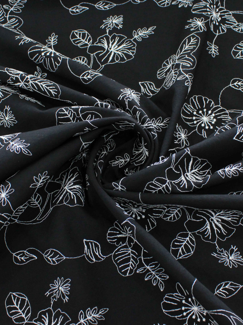 Tecido Alfaiataria de Viscose Bordada Floral Branco e Preto