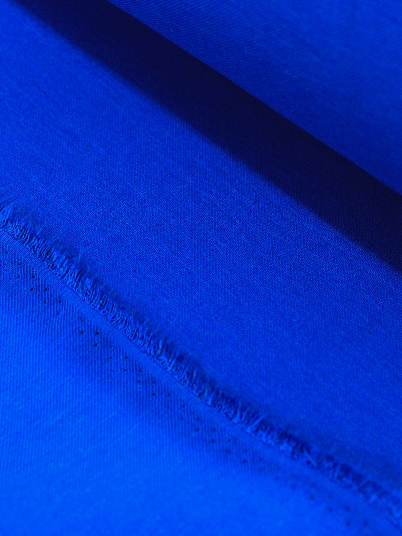 Tecido Alfaiataria de Viscose Azul Bic