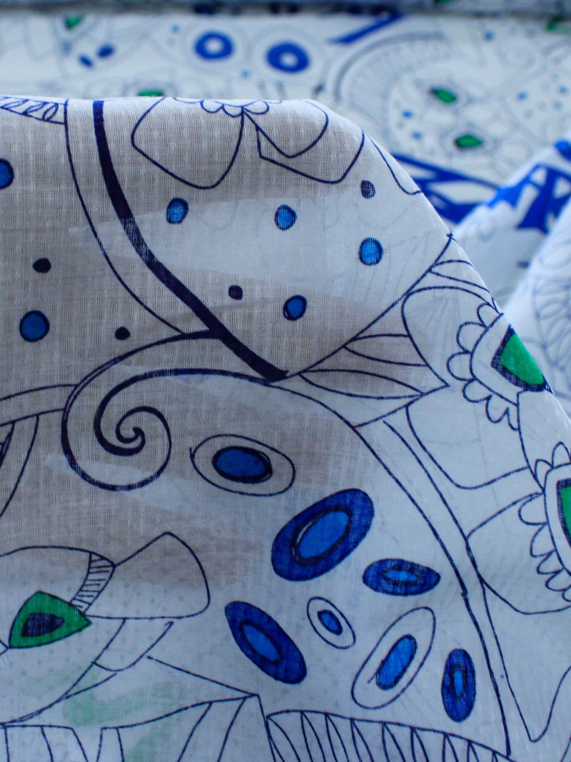 Tecido Cambraia de Algodão Desenhos Abstratos Baby Azul e Branco