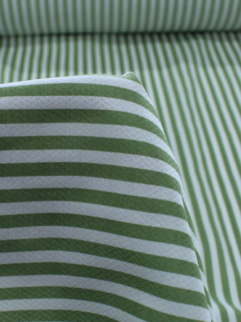 Tecido Viscose Mista Maquinetada Listras Verde Musgo e Branco