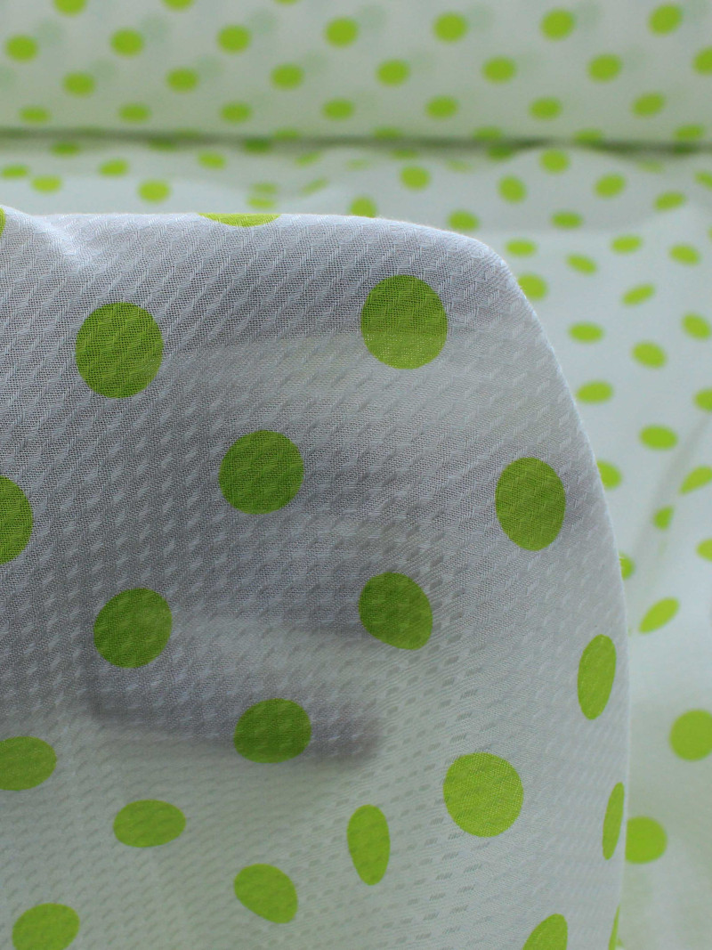 Tecido Viscose Maquinetada Poá Verde e Branco
