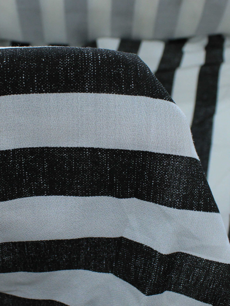 Tecido Crepe de Viscose Macro Listras Preto e Branco