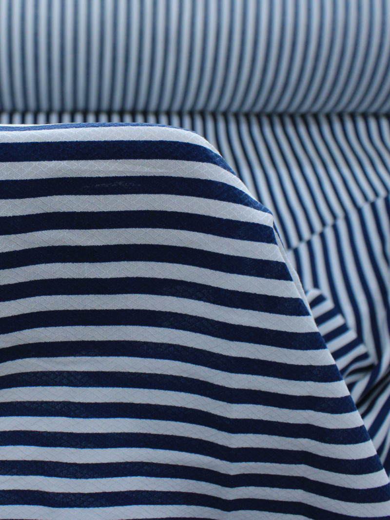 Tecido Viscose Mista Maquinetada Listras Azul Marinho e Branco
