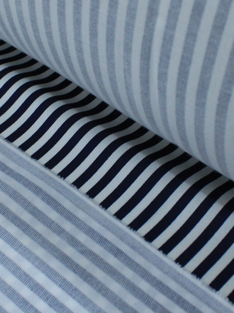 Tecido Alfaitaria de Viscose Listras Azul Marinho e Branco