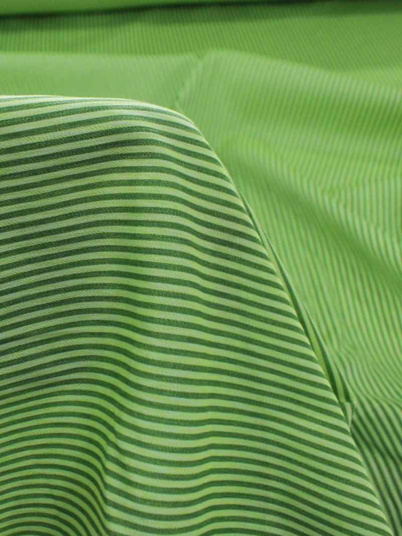 Tecido Viscose Mista Maquinetada Micro Listras Tons de Verde