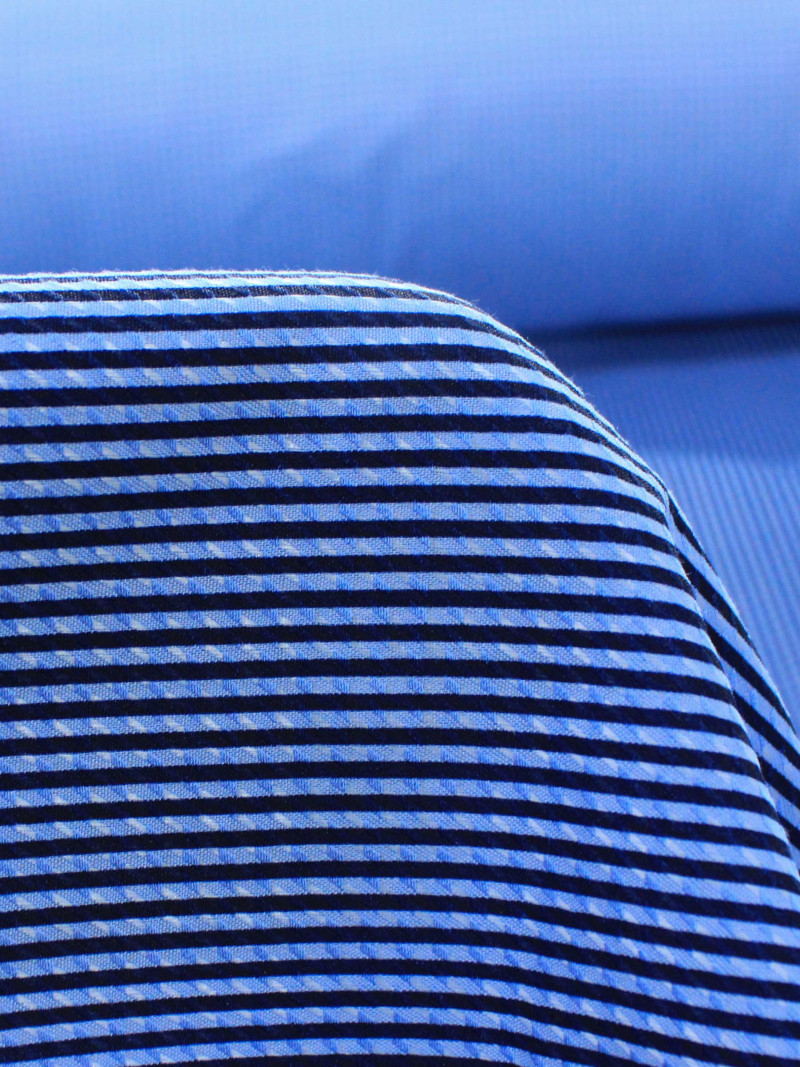 Tecido Viscose Mista Grossa Maquinetada Listras Tons de Azul e Preto