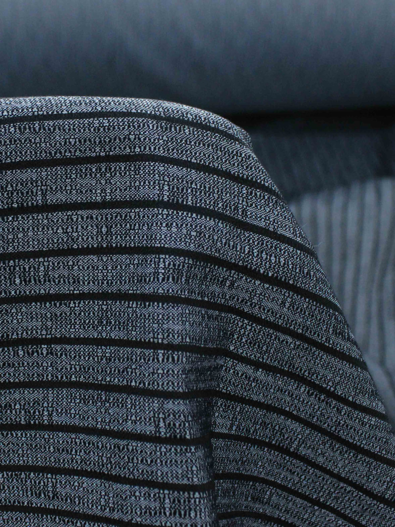 Tecido Viscose Mista Maquinetada Listras Cinza e Preto