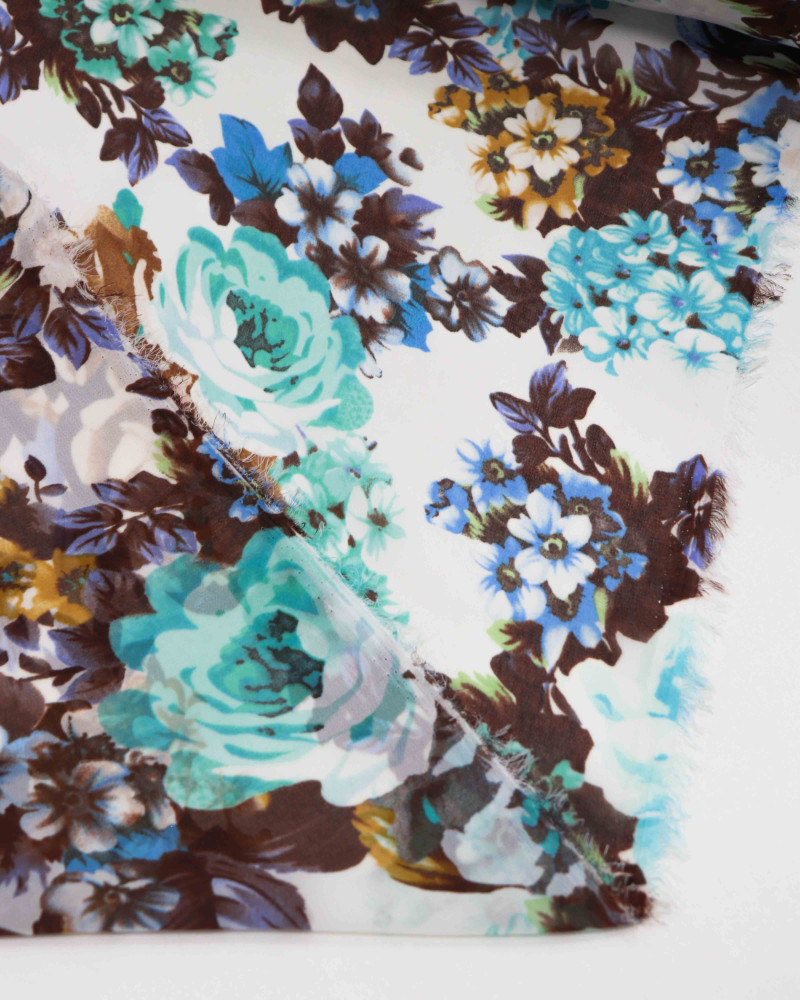 Tecido Crepe Chiffon Tapete Floral Tons de Azul e Offwhite (0.6m)