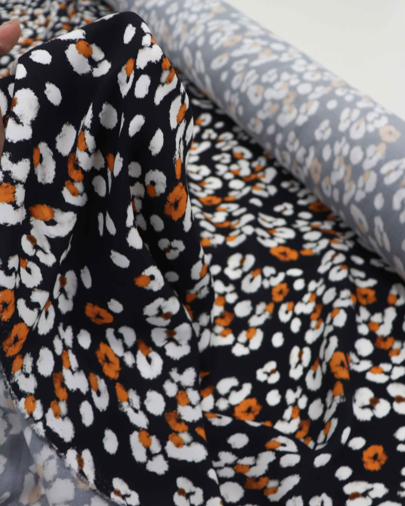 Tecido Viscose Premium Animal Print Branco, Laranja e Preto