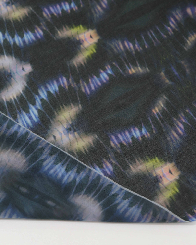 Tecido Crepe Chiffon Italiano Barrado Ilusionista Azul e Preto