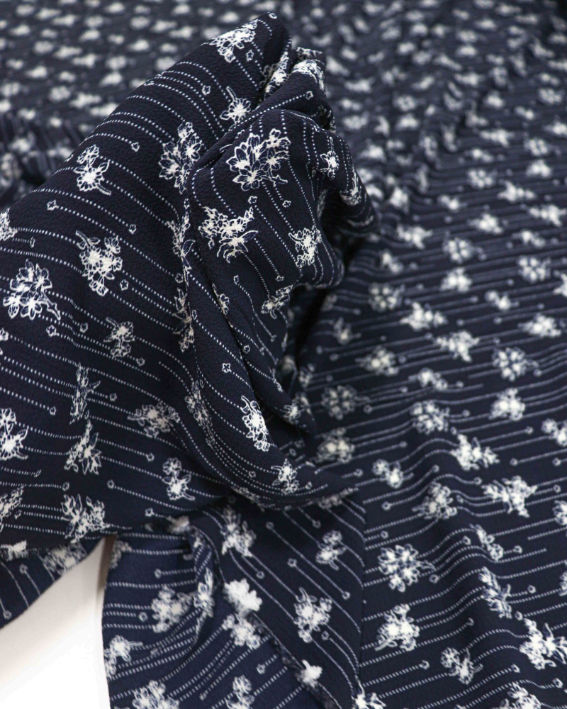 Tecido Crepe Bubble Liberty Offwhite e Azul Marinho