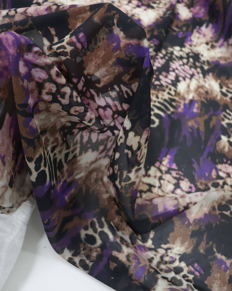 Tecido Crepe Chiffon Animal Print Marrom, Roxo e Preto