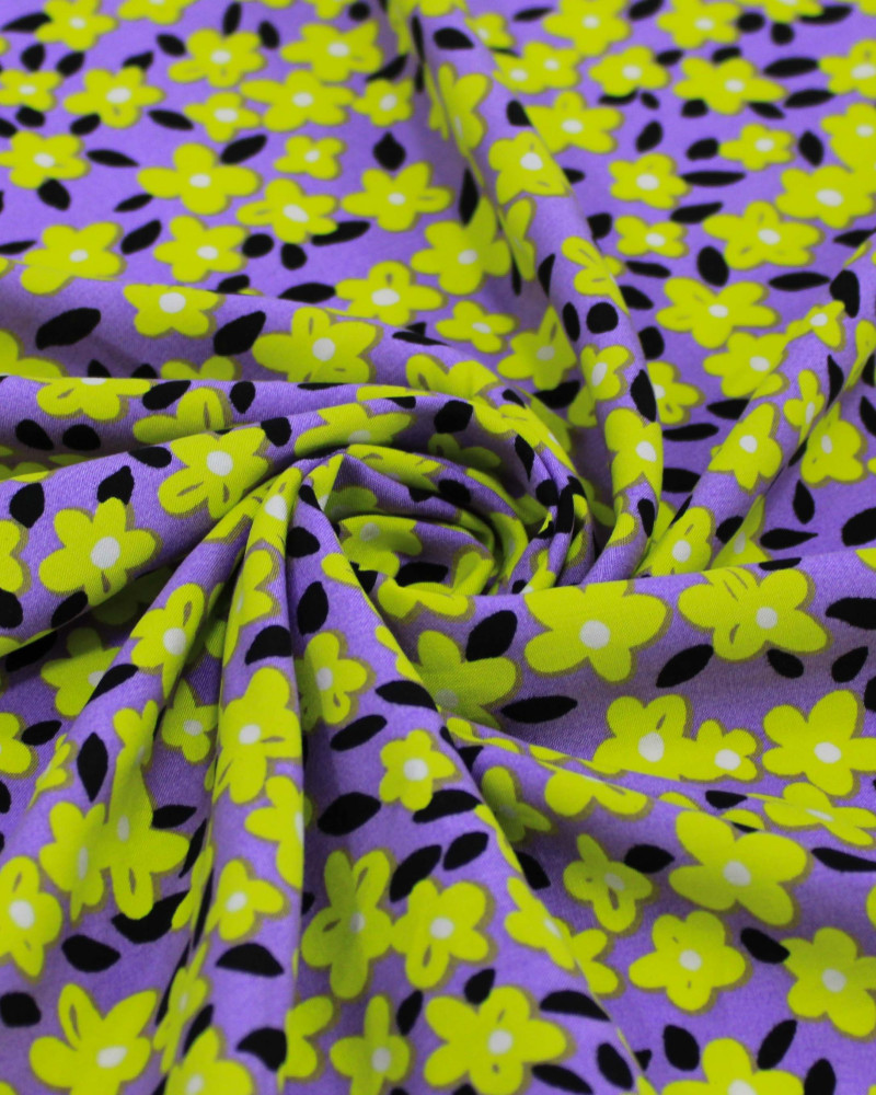 Tecido Viscose Tapete Floral Amarelo, Preto e Lilás