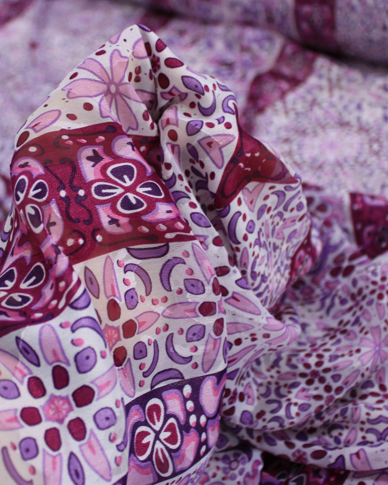 Tecido Crepe Chiffon Brocado Multi Listras Estampadas Tons de Rosa e Branco