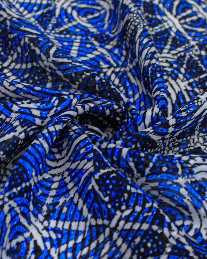 Tecido Crepe Chiffon Italiano Brocado Expirais e Linhas Abstratas Offwhite e Tons de Azul