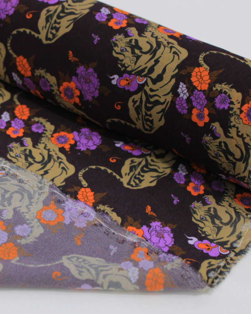 Tecido Crepe Chiffon Italiano Tigres e Flores Colorido