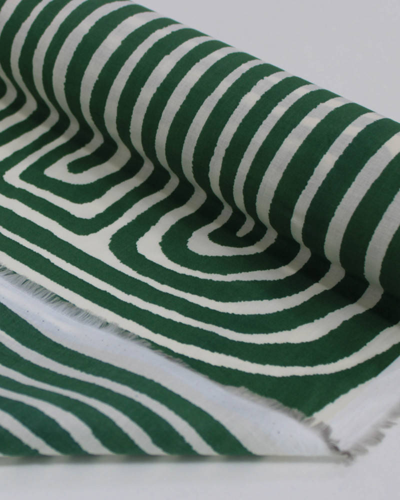Tecido Cambraia de Algodão Italiano Listras Étnicas Verde e Offwhite