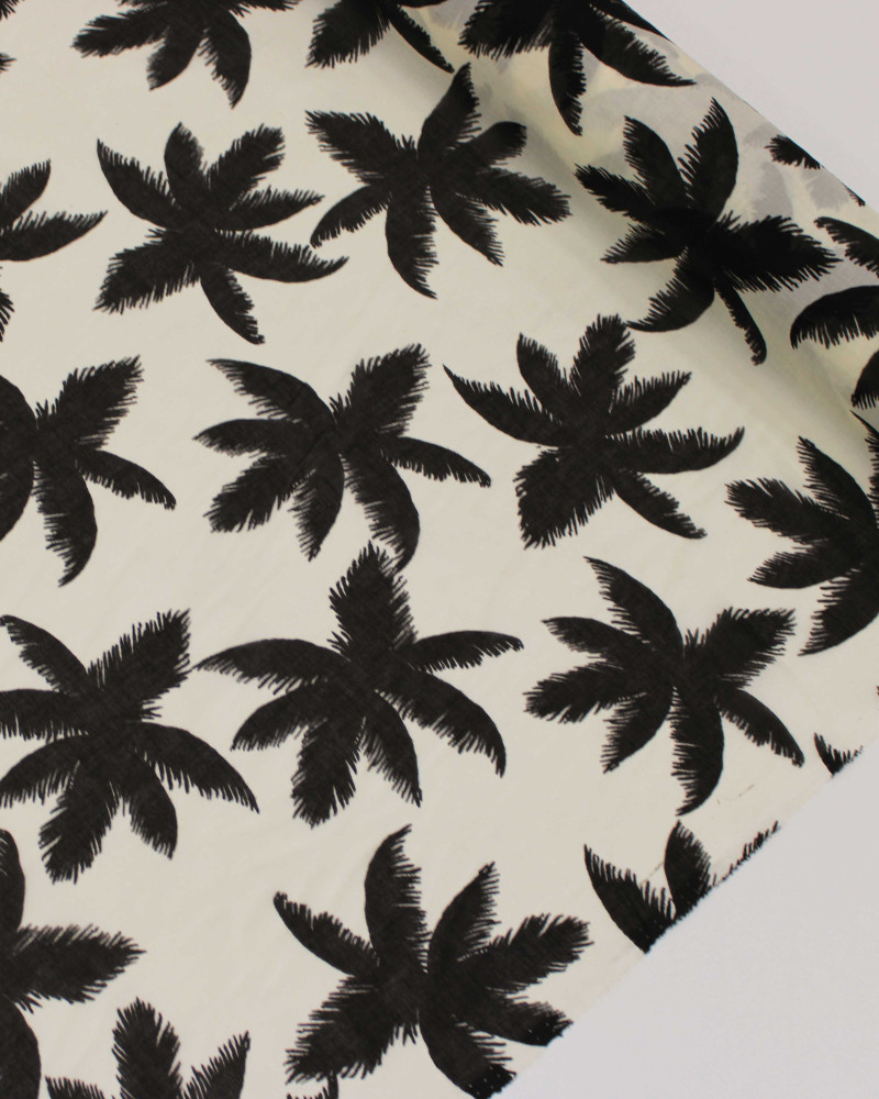 Tecido Cambraia Mista Macro Folhagens Tropicais Preto e Creme