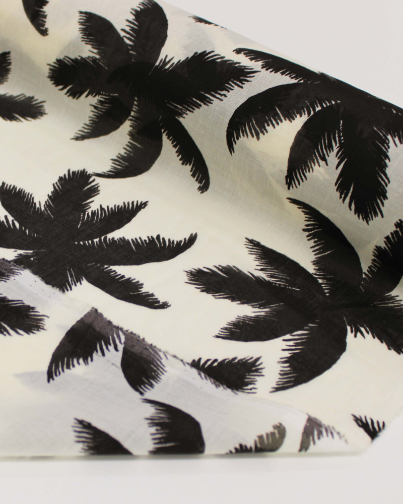 Tecido Cambraia Mista Macro Folhagens Tropicais Preto e Creme