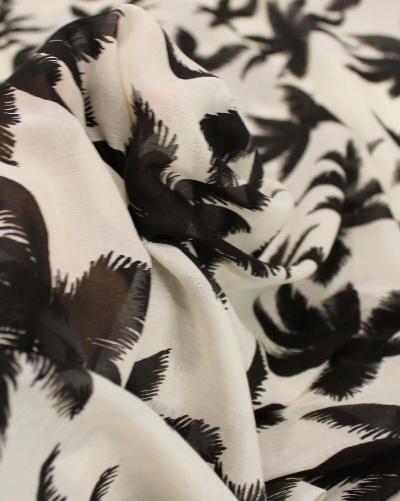 Tecido Cambraia Mista Macro Folhagens Tropicais Preto e Creme