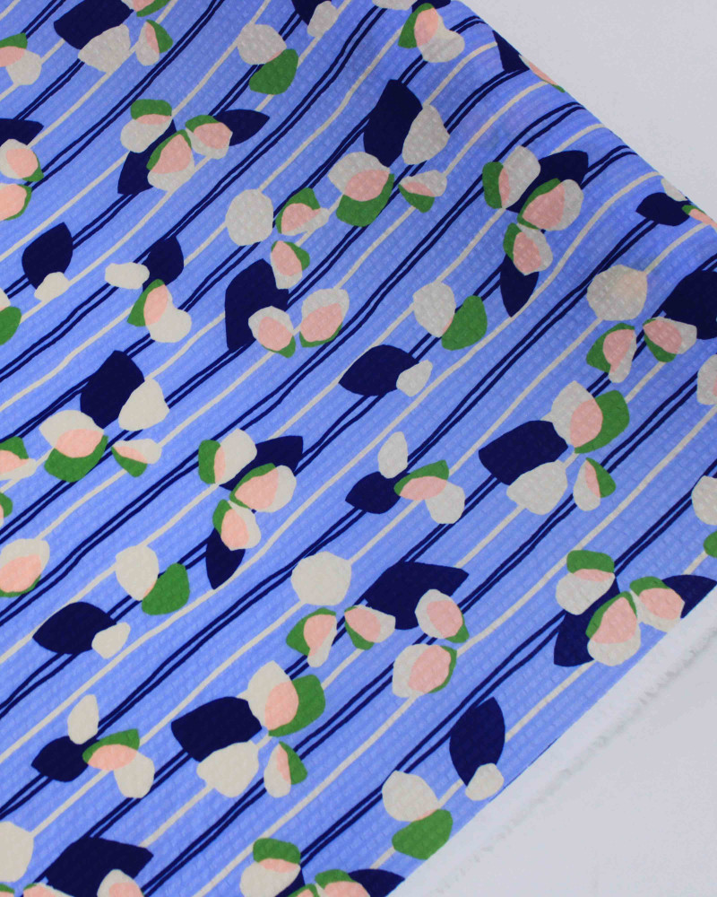 Tecido Cambraia de Algodão Italiano Texturizado Listras e Folhas Abstratas Tons de Azul