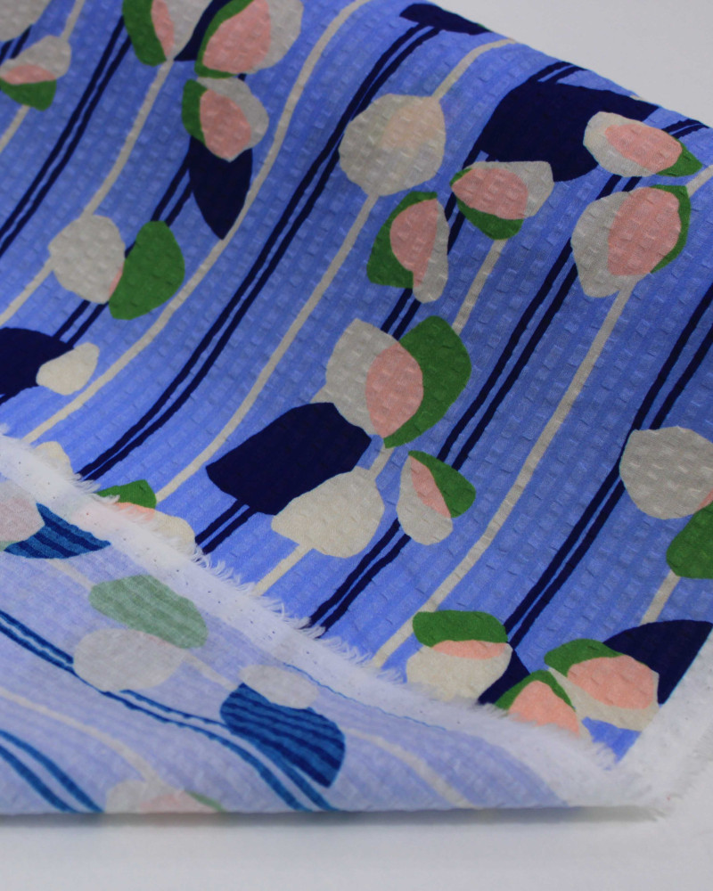 Tecido Cambraia de Algodão Italiano Texturizado Listras e Folhas Abstratas Tons de Azul