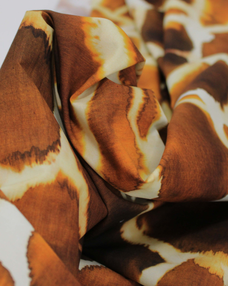 Tecido Tricoline Italiano Macro Animal Print Caramelo e Creme
