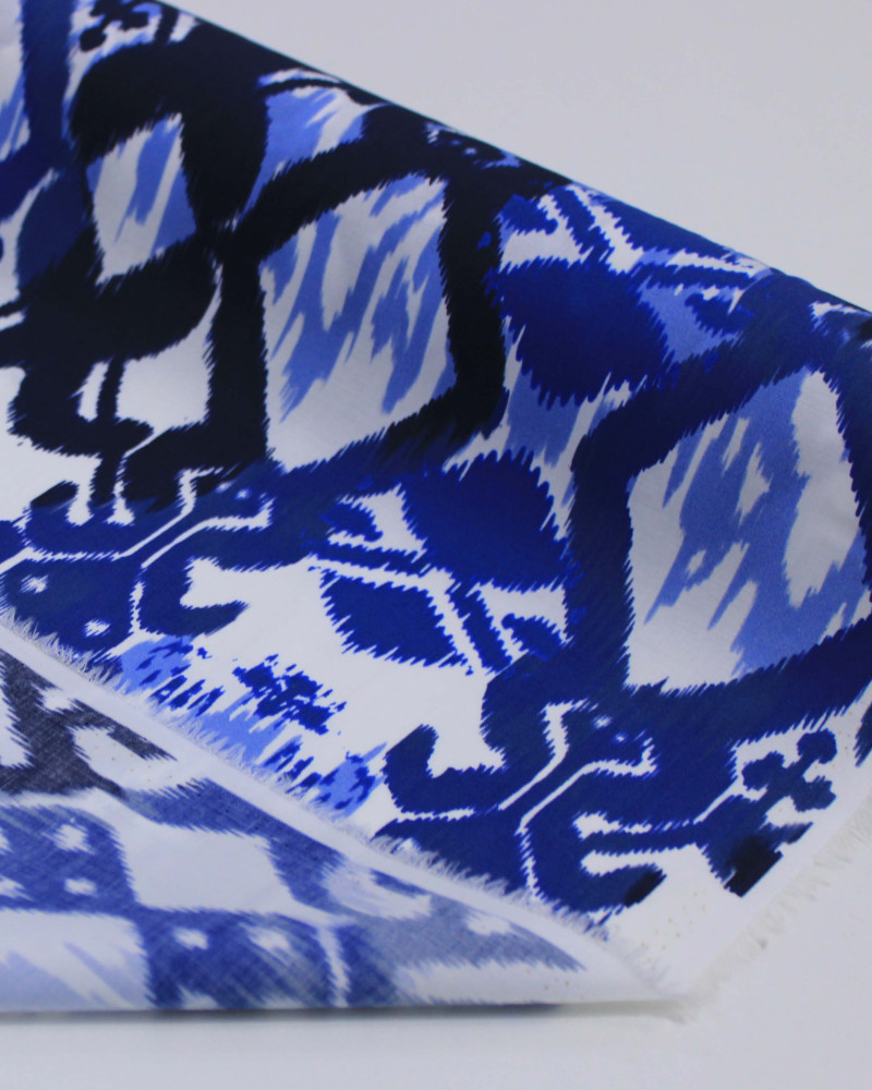 Tecido Tricoline Italiano Estampa Étnica Tons de Azul e Branco