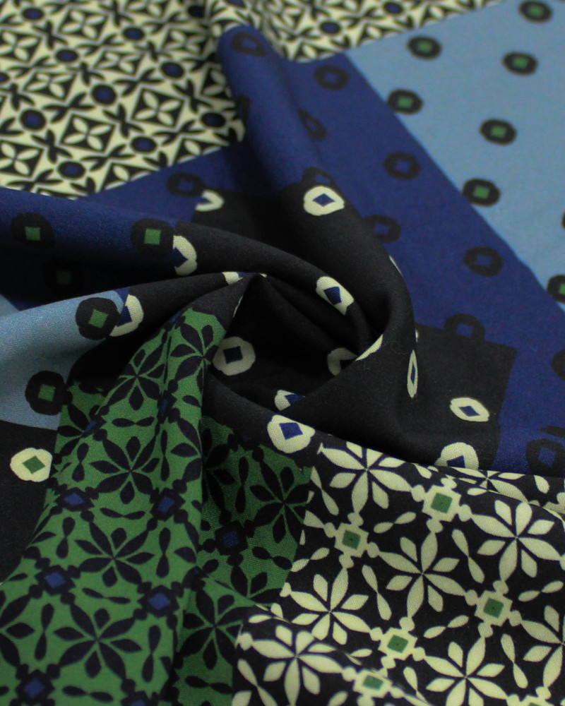 Tecido Viscose Italiano Multi Estampas em Recortes Coloridas