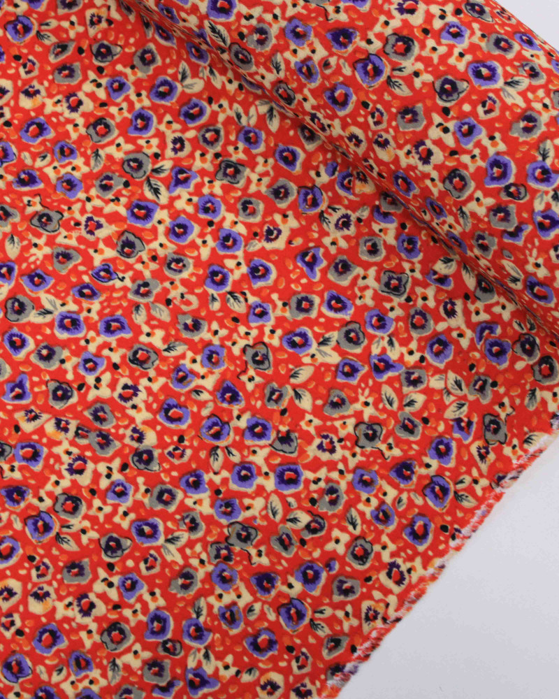 Tecido Crepe de Viscose Italiano Micro Tapete Floral Roxo, Creme e Vermelho