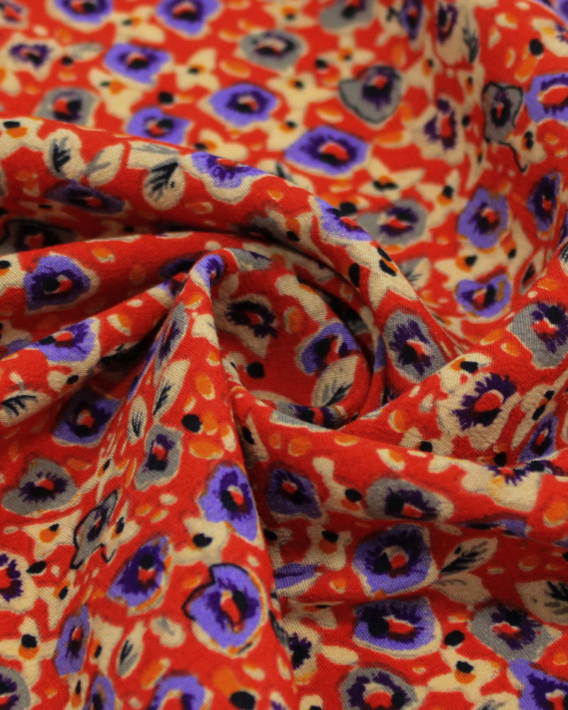 Tecido Crepe de Viscose Italiano Micro Tapete Floral Roxo, Creme e Vermelho