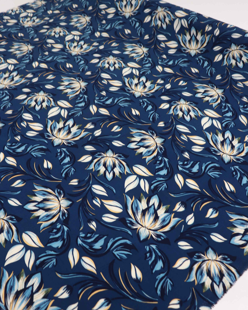 Tecido Viscose Macro Flor de Lótus Azul Marinho