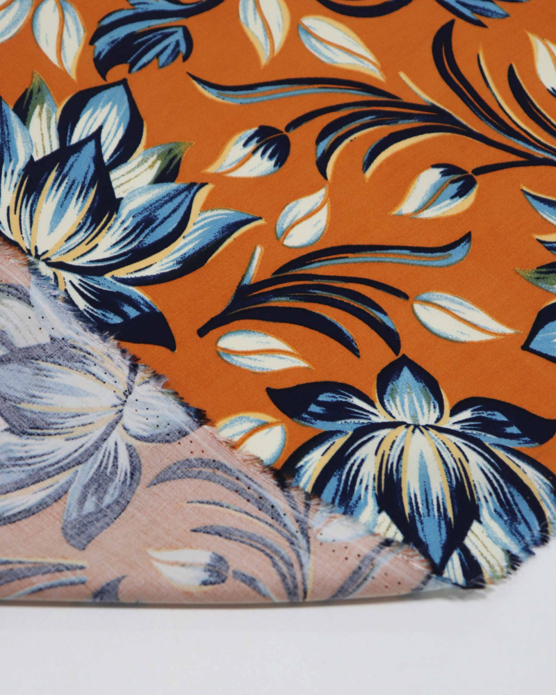 Tecido Viscose Macro Flor de Lótus Azul Marinho e Laranja (1.6m)