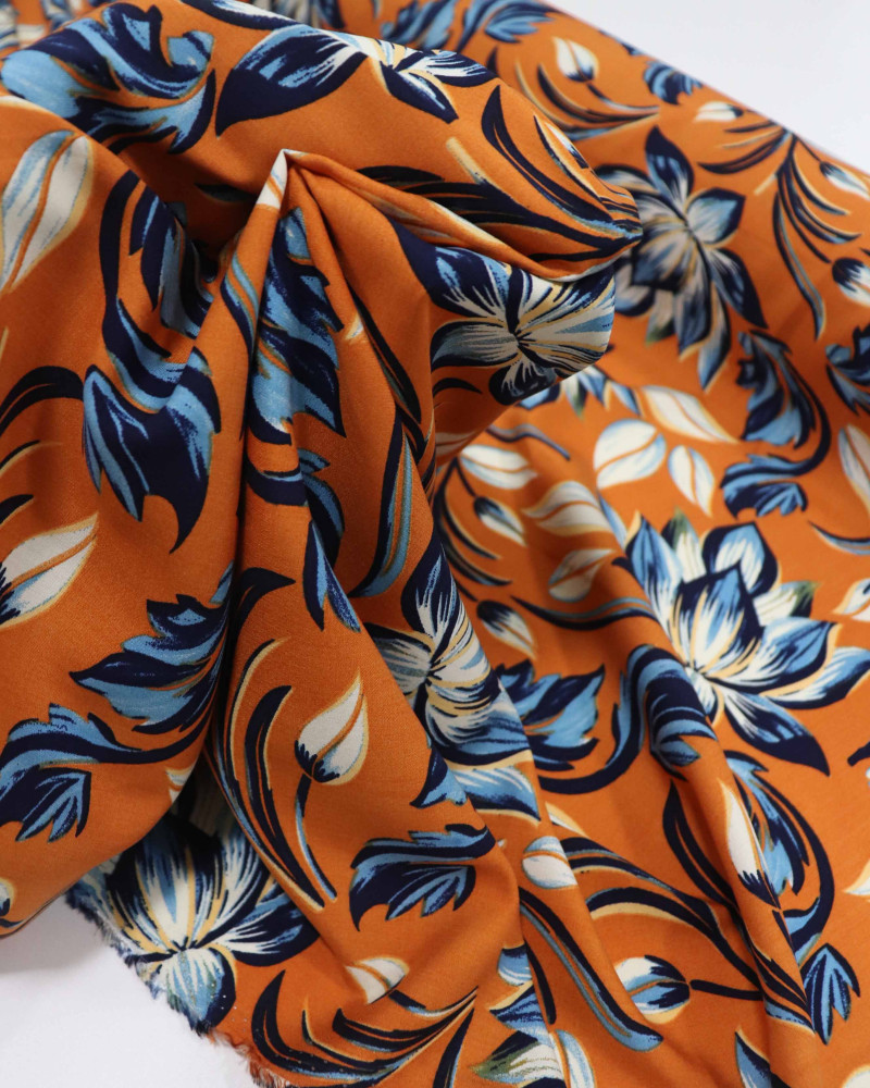 Tecido Viscose Macro Flor de Lótus Azul Marinho e Laranja (1.6m)