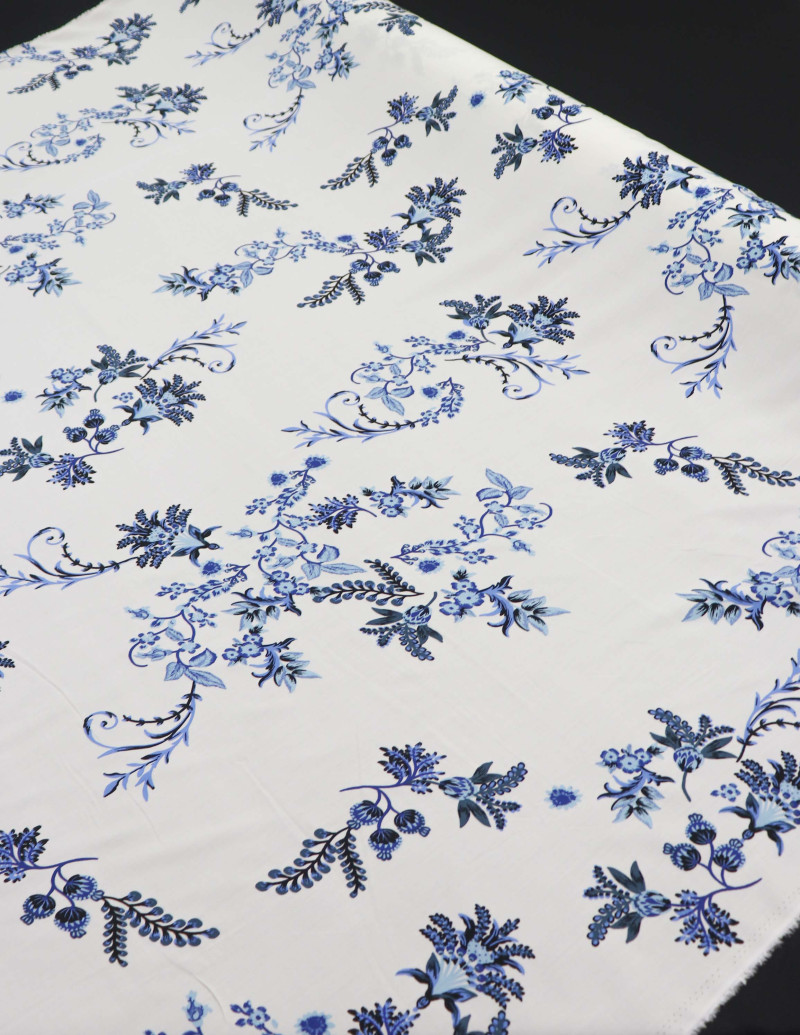 Tecido Viscose Macro Ramos Azul e Offwhite