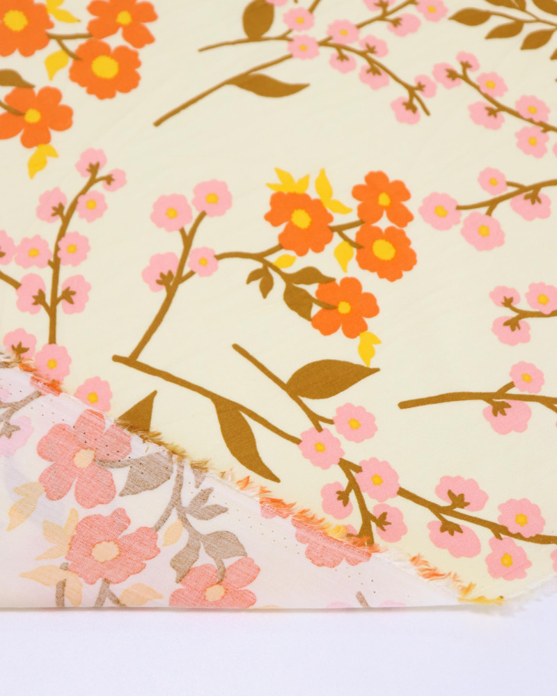 Tecido Viscose Campo de Flores Laranja e Amarelo Claro