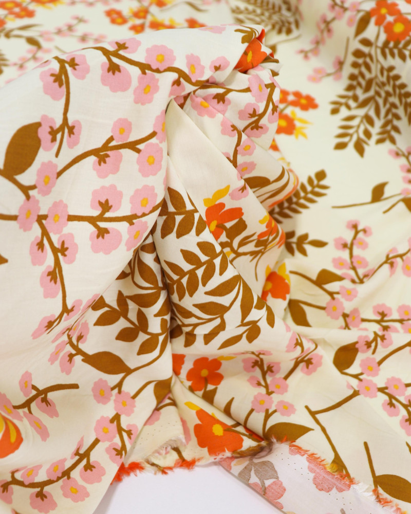 Tecido Viscose Campo de Flores Laranja e Amarelo Claro