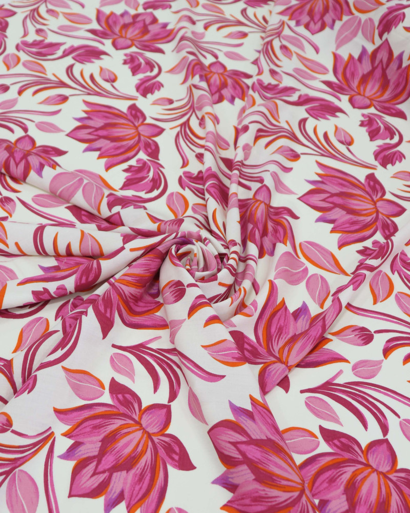 Tecido Viscose Macro Flor de Lótus Rosa e Offwhite