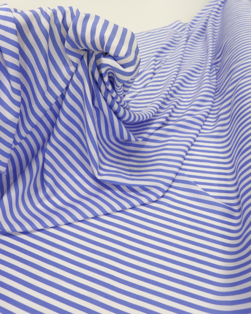 Tecido Viscose Listrada Branco e Azul