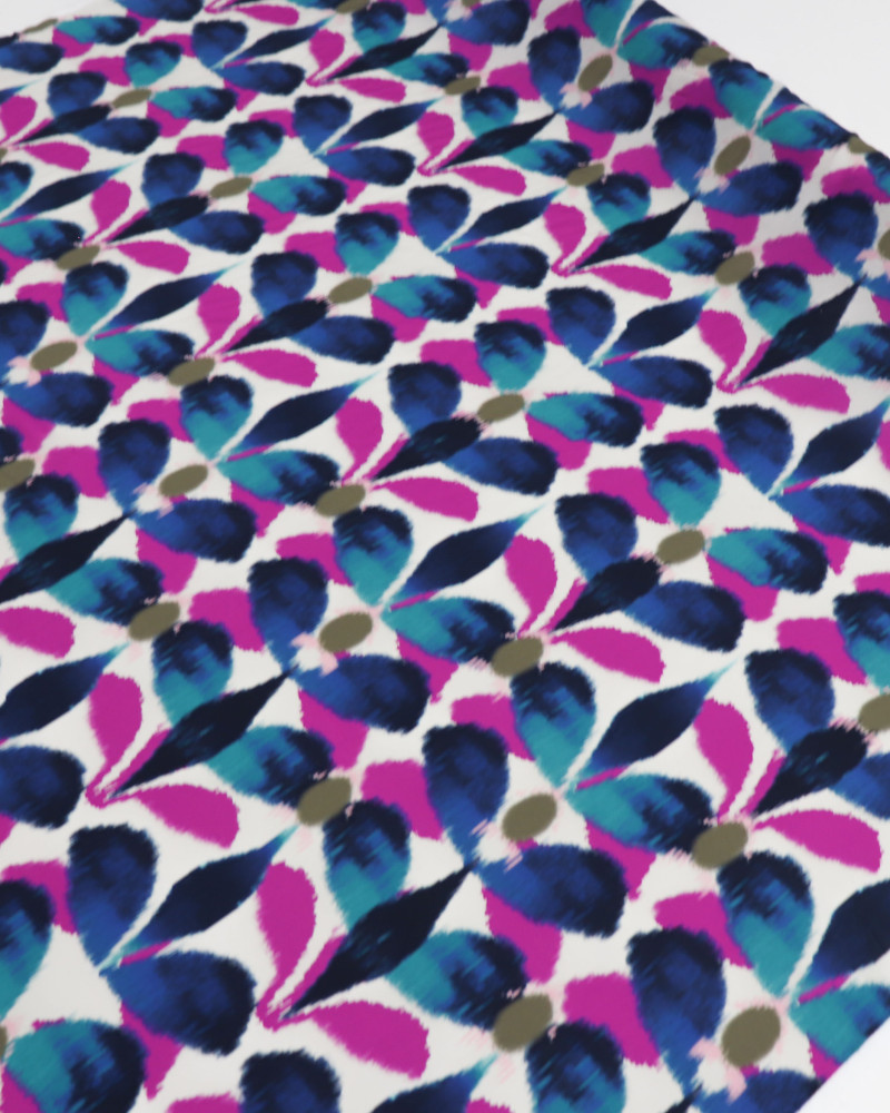 Tecido Crepe Chiffon Italiano Pintura Abstrata Azul e Fúcsia