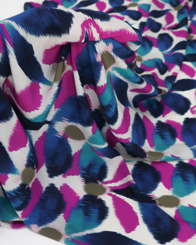 Tecido Crepe Chiffon Italiano Pintura Abstrata Azul e Fúcsia