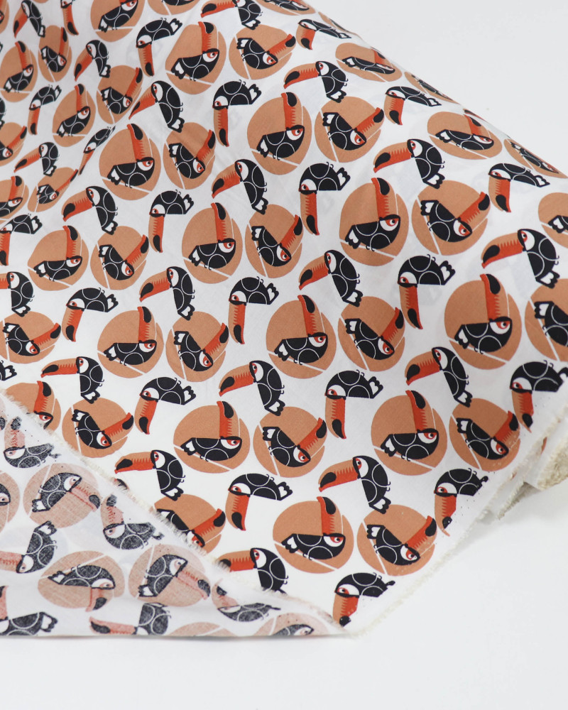 Tecido Viscose Estampa Tucanos e Offwhite