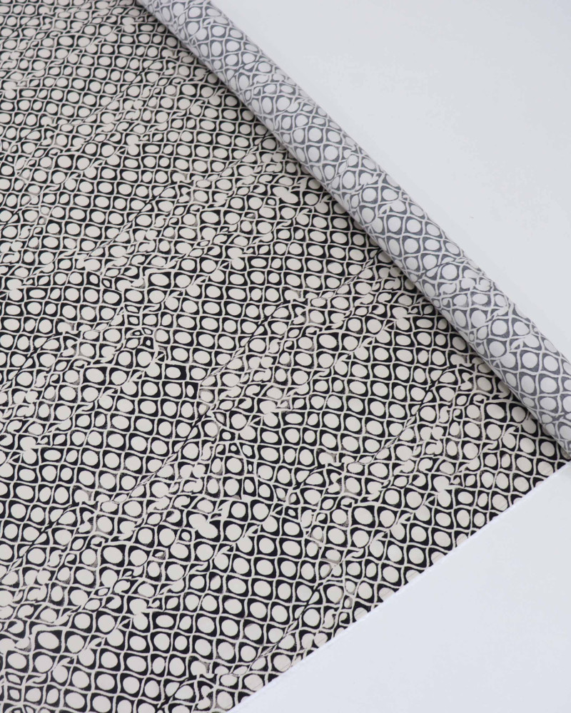 Tecido Crepe Silk Italiano Ondas e Poá irregulares Creme e Preto