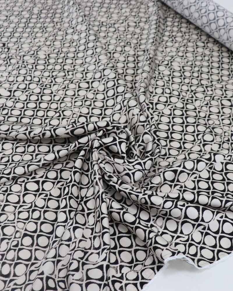 Tecido Crepe Silk Italiano Ondas e Poá irregulares Creme e Preto