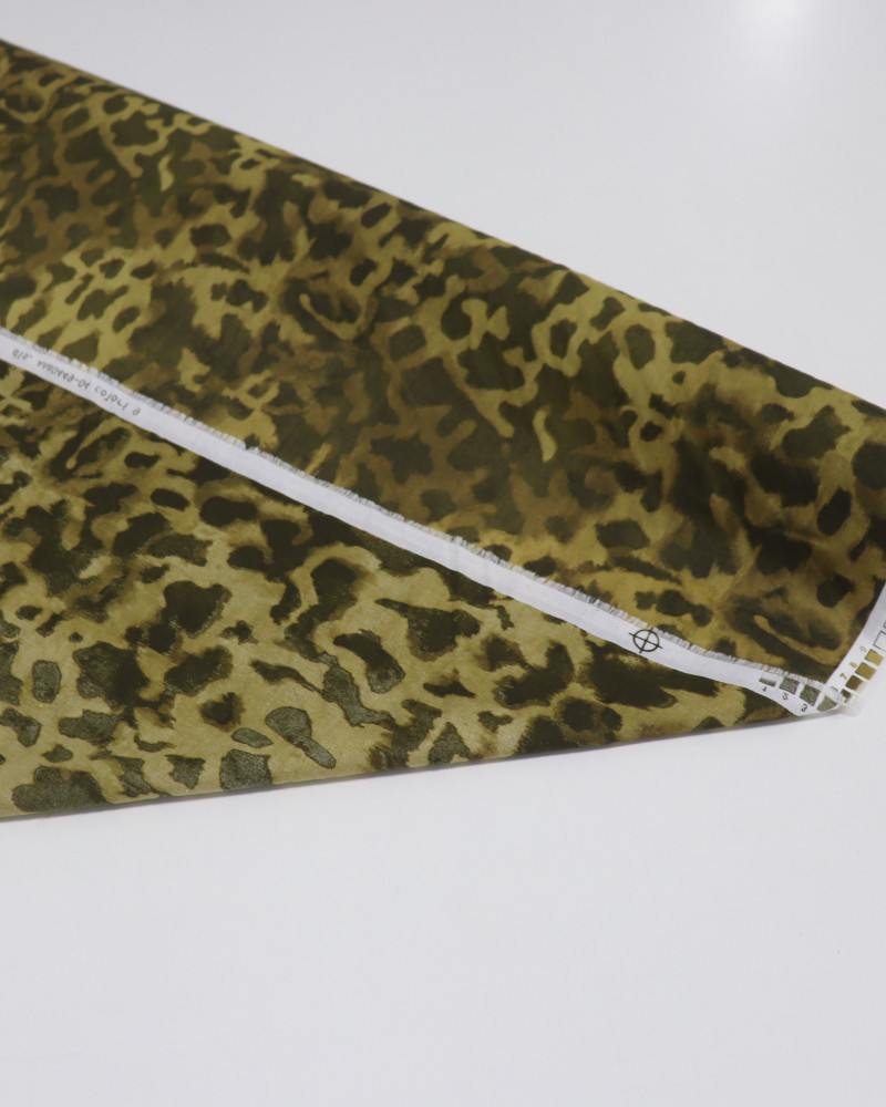 Tecido Cambraia Italiano Animal Print Verde Musgo