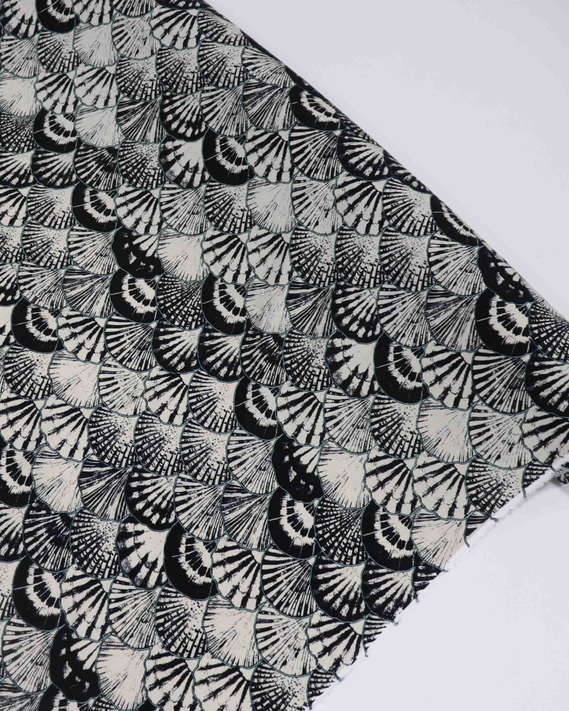 Tecido Viscose Estampa de Conchas Cinza e Preto