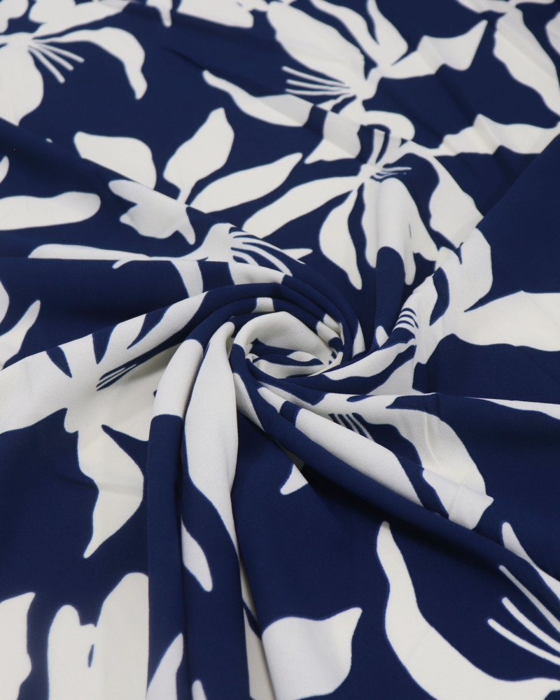 Tecido Crepe Koshibo Macro Flores Creme e Azul Marinho
