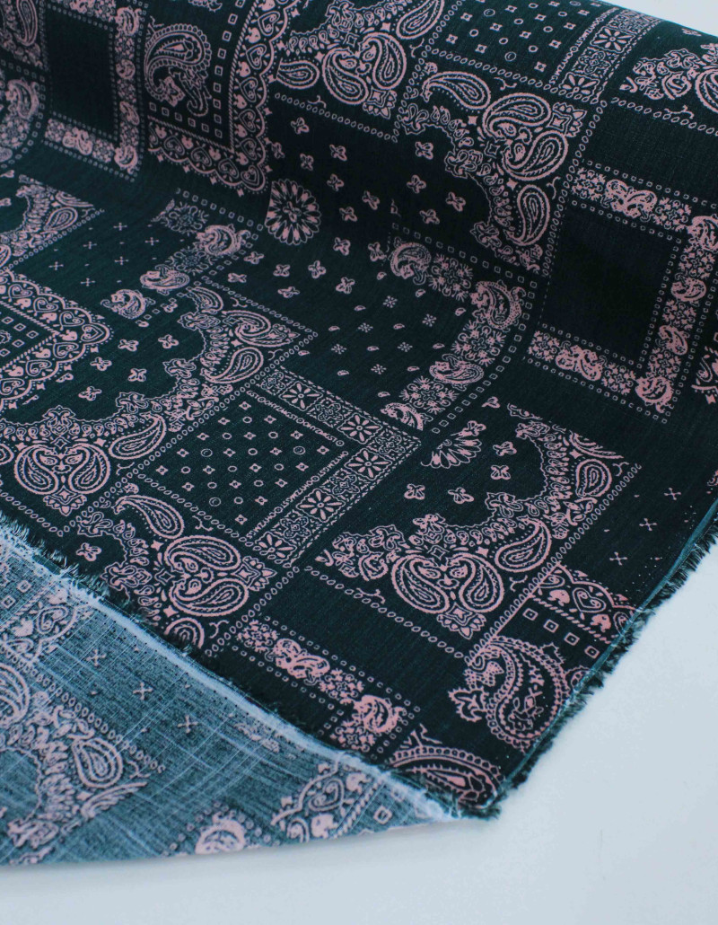 Tecido Viscose Texturizada Cashmere e Recortes Verde Esmeralda e Rosé